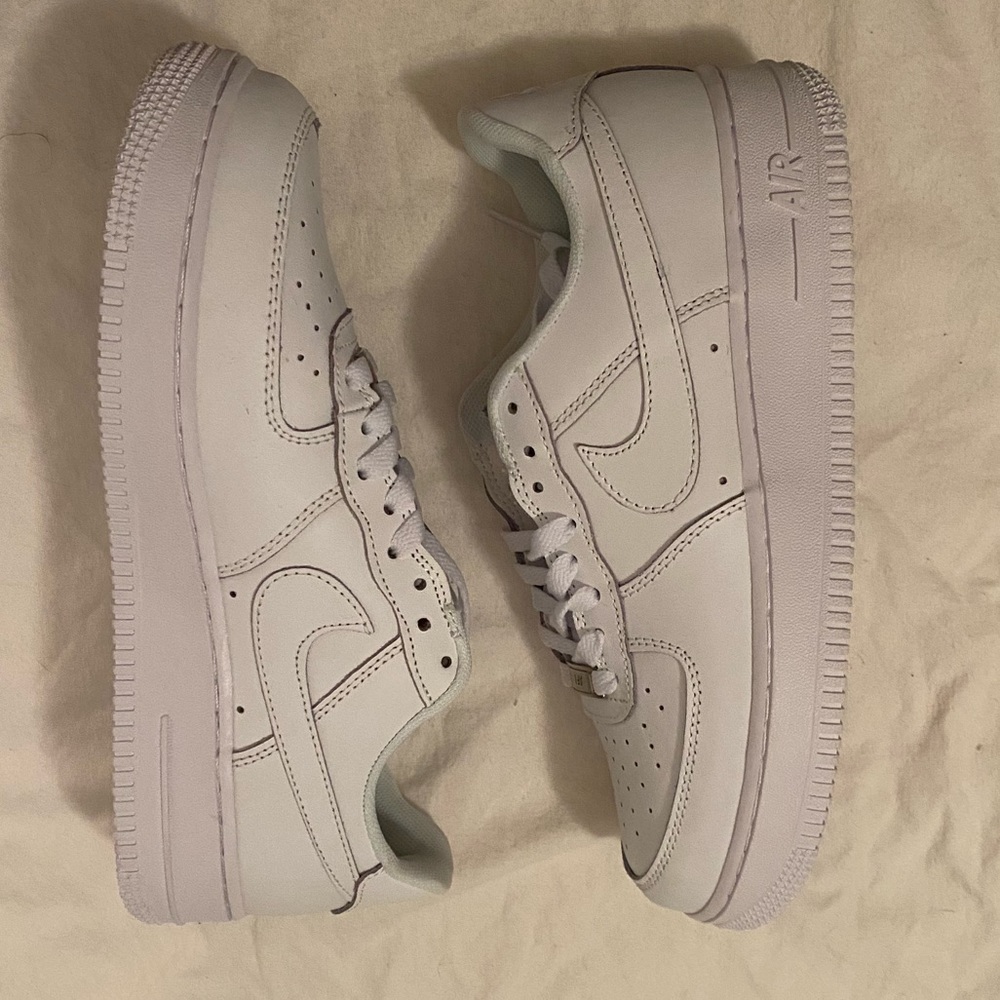 NIKE AIR FORCE 1S